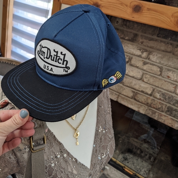 ⭕SOLD⭕Von Dutch Unisex Trucker Hat - Picture 9 of 10